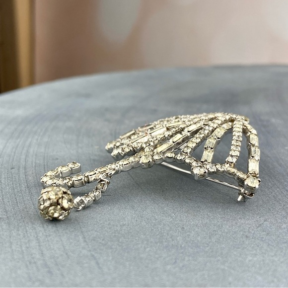 Adorable Vintage Pave Umbrella Rhinestone Brooch Rainy Day Spring Pin Raindrop - Picture 3 of 5